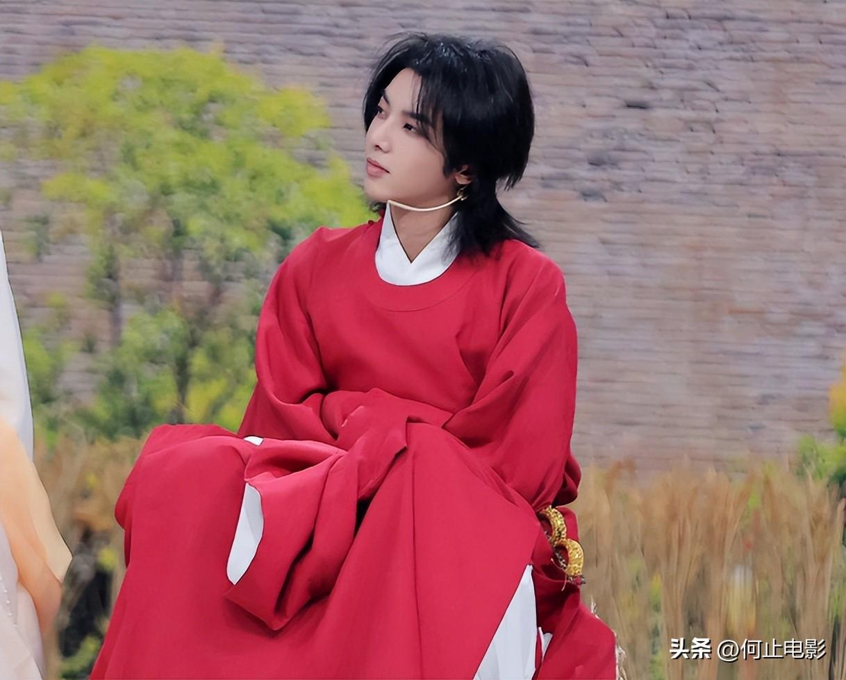 沈腾宠华晨宇_沈腾摸到华晨宇那里_