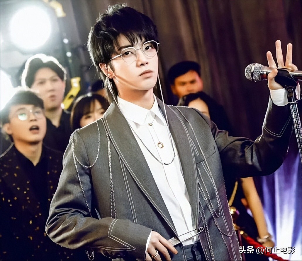 沈腾宠华晨宇__沈腾摸到华晨宇那里