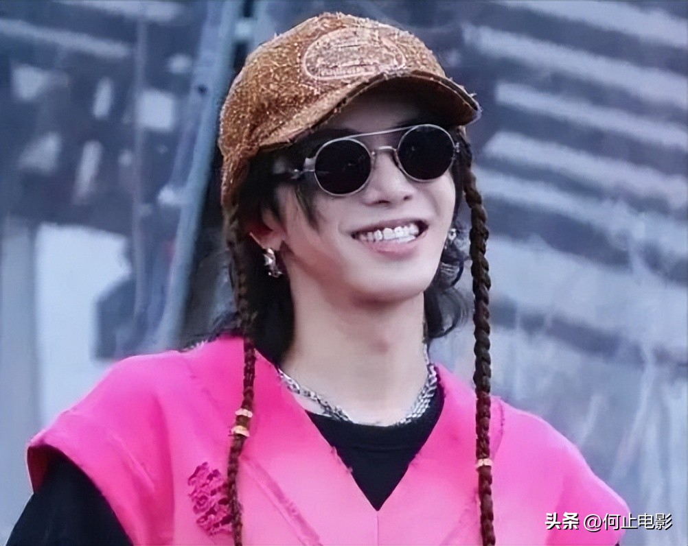 沈腾摸到华晨宇那里_沈腾宠华晨宇_