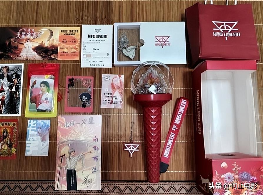 沈腾摸到华晨宇那里_沈腾宠华晨宇_