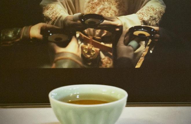 _众星发文告别《太平年》，全员举杯共饮热酒，酒杯五花八门亮了_众星发文告别《太平年》，全员举杯共饮热酒，酒杯五花八门亮了