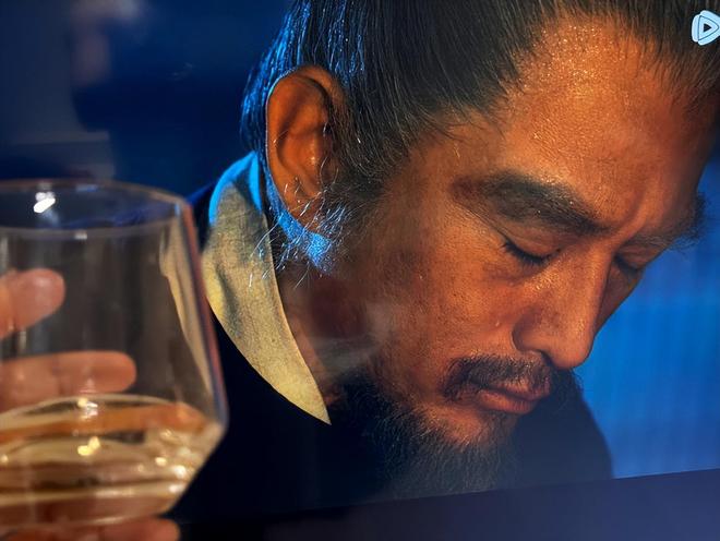 众星发文告别《太平年》，全员举杯共饮热酒，酒杯五花八门亮了_众星发文告别《太平年》，全员举杯共饮热酒，酒杯五花八门亮了_