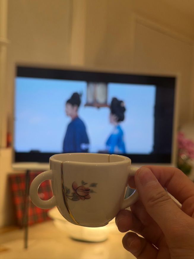 众星发文告别《太平年》，全员举杯共饮热酒，酒杯五花八门亮了__众星发文告别《太平年》，全员举杯共饮热酒，酒杯五花八门亮了