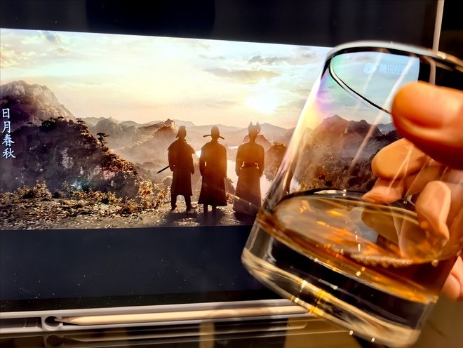 众星发文告别《太平年》，全员举杯共饮热酒，酒杯五花八门亮了__众星发文告别《太平年》，全员举杯共饮热酒，酒杯五花八门亮了