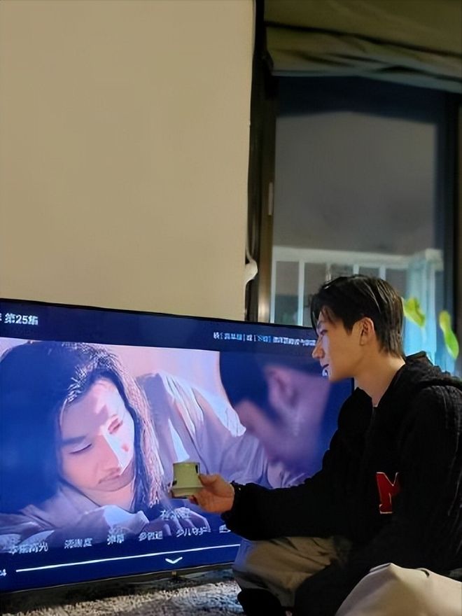 _众星发文告别《太平年》，全员举杯共饮热酒，酒杯五花八门亮了_众星发文告别《太平年》，全员举杯共饮热酒，酒杯五花八门亮了