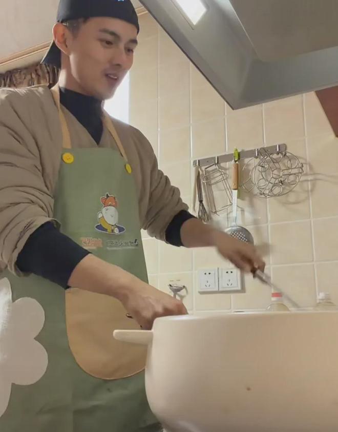 _超小厨吃饺子视频_厨师秀饺子