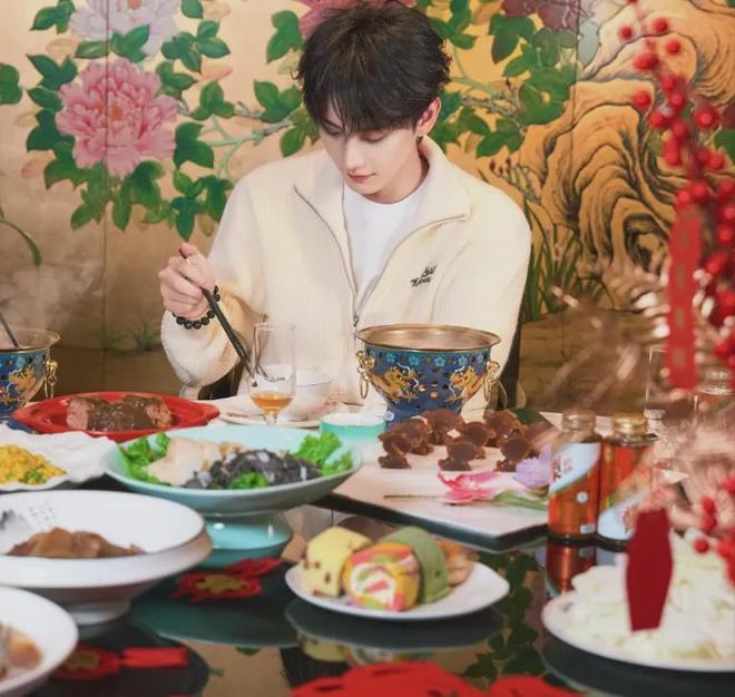 超小厨吃饺子视频_厨师秀饺子_