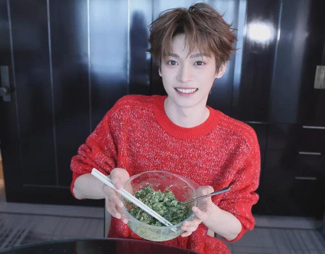 _厨师秀饺子_超小厨吃饺子视频