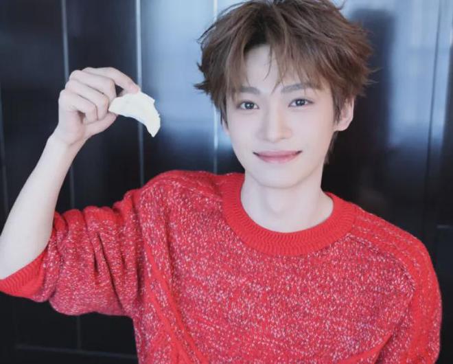 超小厨吃饺子视频_厨师秀饺子_