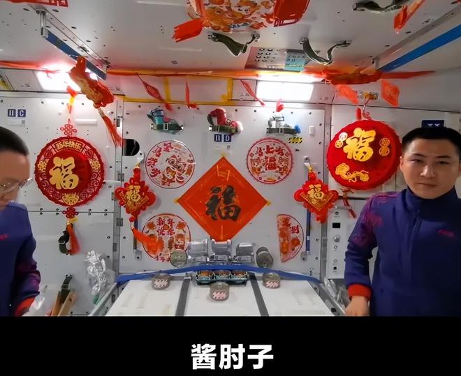 超小厨吃饺子视频_厨师秀饺子_