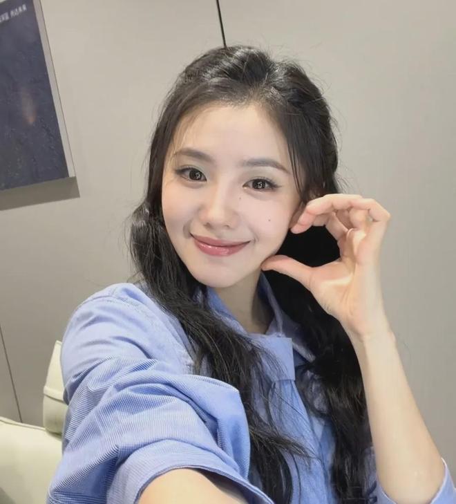 _刘浩存独舞风波升级！唐诗逸朱洁静镜头少，连夜捂嘴瘫痪女孩讨论_刘浩存独舞风波升级！唐诗逸朱洁静镜头少，连夜捂嘴瘫痪女孩讨论