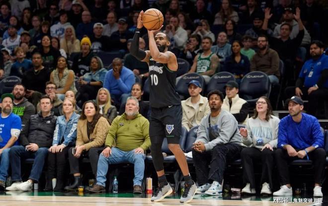 _森林狼狼王回归请大叔吃饭_狼王回归森林狼