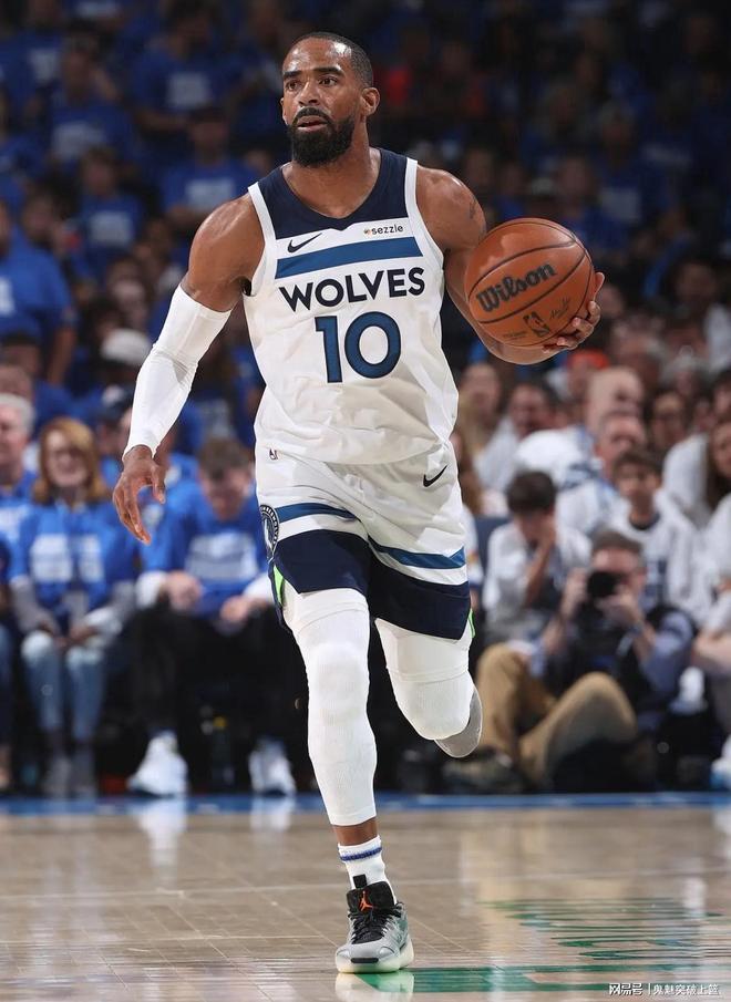 森林狼狼王回归请大叔吃饭__狼王回归森林狼