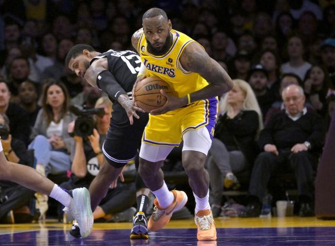 詹姆斯加盟湖人之后湖人阵容_詹姆斯进入湖人_