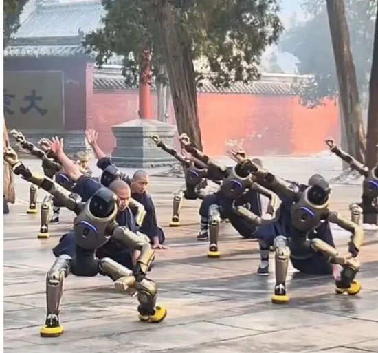 春晚的机器狗__春晚的机器人