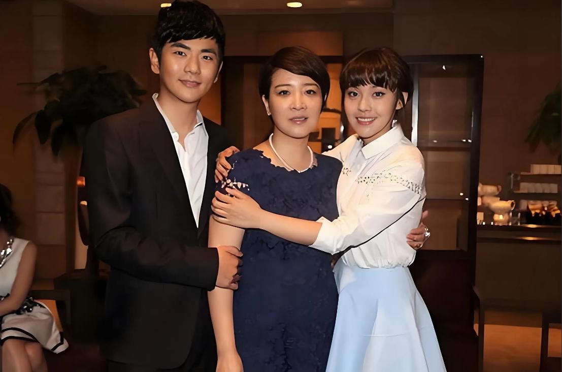 善恶终有报！喊舅舅“爸”，拒认亲爹却帮继父求婚 她的人生太狗血__善恶终有报！喊舅舅“爸”，拒认亲爹却帮继父求婚 她的人生太狗血