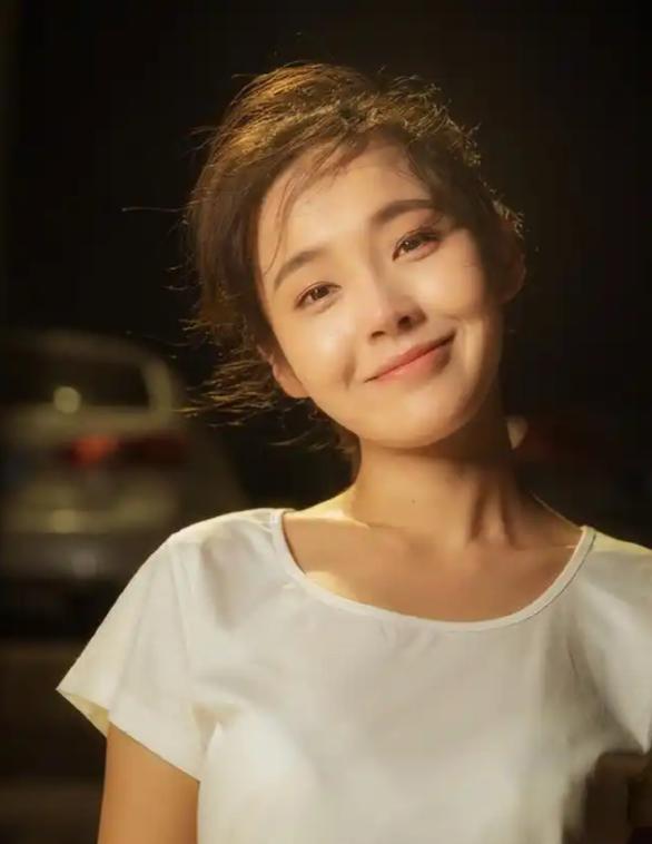 善恶终有报！喊舅舅“爸”，拒认亲爹却帮继父求婚 她的人生太狗血__善恶终有报！喊舅舅“爸”，拒认亲爹却帮继父求婚 她的人生太狗血