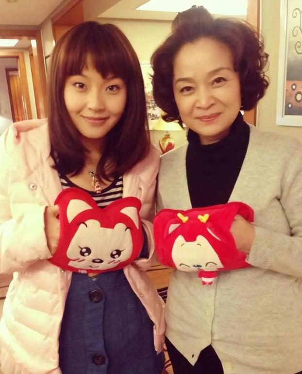 _善恶终有报！喊舅舅“爸”，拒认亲爹却帮继父求婚 她的人生太狗血_善恶终有报！喊舅舅“爸”，拒认亲爹却帮继父求婚 她的人生太狗血