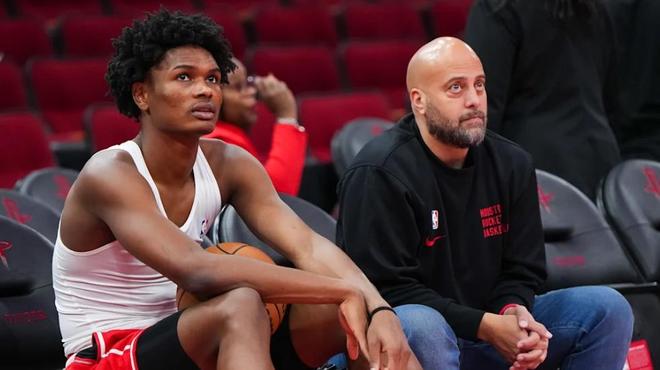 火箭未引援！休赛期可追2位巨星？斯通保留筹码，无愧顶级总经理__火箭未引援！休赛期可追2位巨星？斯通保留筹码，无愧顶级总经理