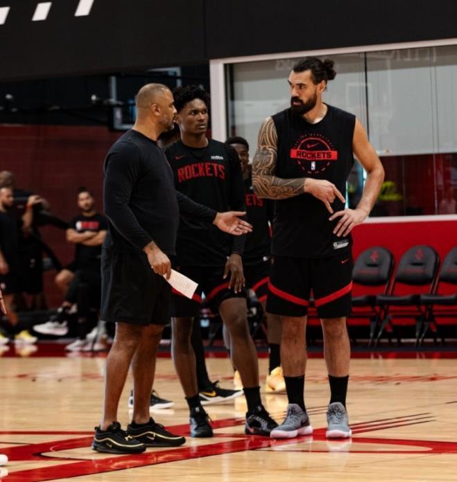 火箭未引援！休赛期可追2位巨星？斯通保留筹码，无愧顶级总经理__火箭未引援！休赛期可追2位巨星？斯通保留筹码，无愧顶级总经理