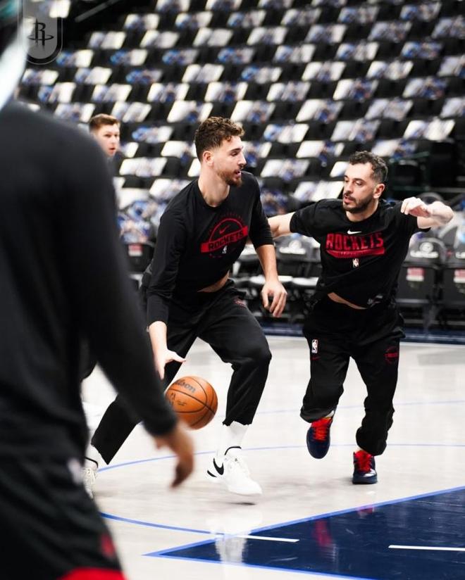 火箭签中锋进展_火箭引援中锋_