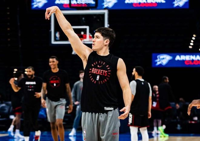 效力过火箭的中锋_火箭裁掉中锋_