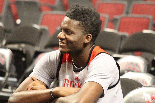 火箭裁掉中锋__效力过火箭的中锋