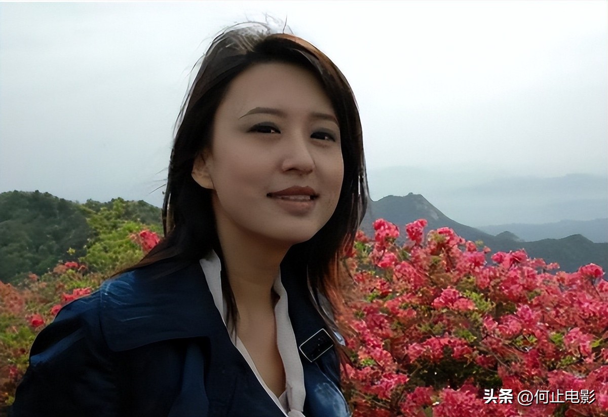 非诚勿扰北京小伙送菜住四合院_过年挂春联图片_