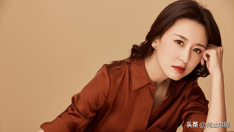 _过年挂春联图片_非诚勿扰北京小伙送菜住四合院