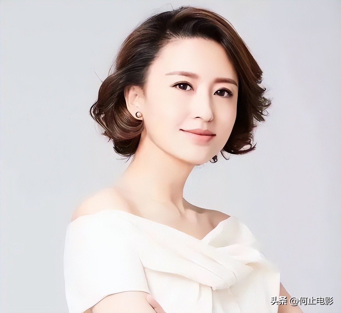 非诚勿扰北京小伙送菜住四合院__过年挂春联图片