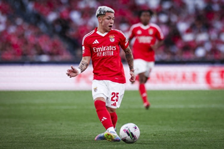 阿斯：普雷斯蒂亚尼与皇马比赛时的球衣，在拍卖时被叫停__皇马出售