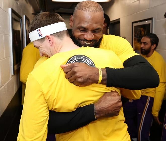 _篮板助攻是什么意思_篮球助攻榜