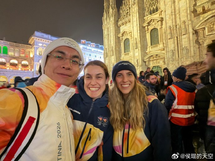 侯琨赴米兰大教堂观看冬奥圣火传递仪式图/侯琨社交媒体