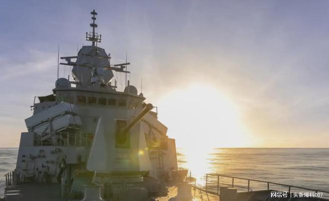 井澳大海战_澳军舰疑撞死鲸鱼_