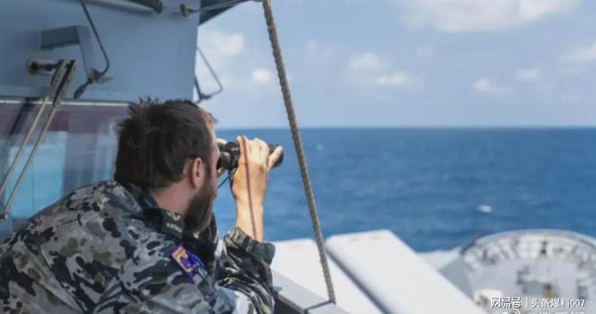 井澳大海战__澳军舰疑撞死鲸鱼