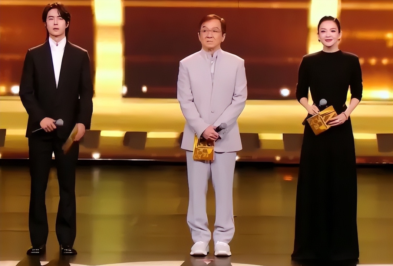 _章子怡摔鞋子_章子怡扔东西