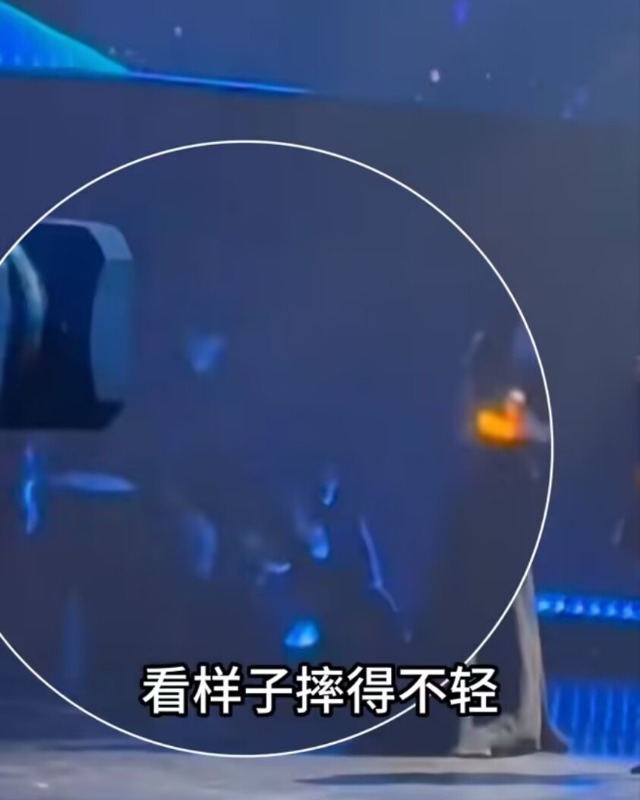 章子怡扔东西__章子怡摔鞋子