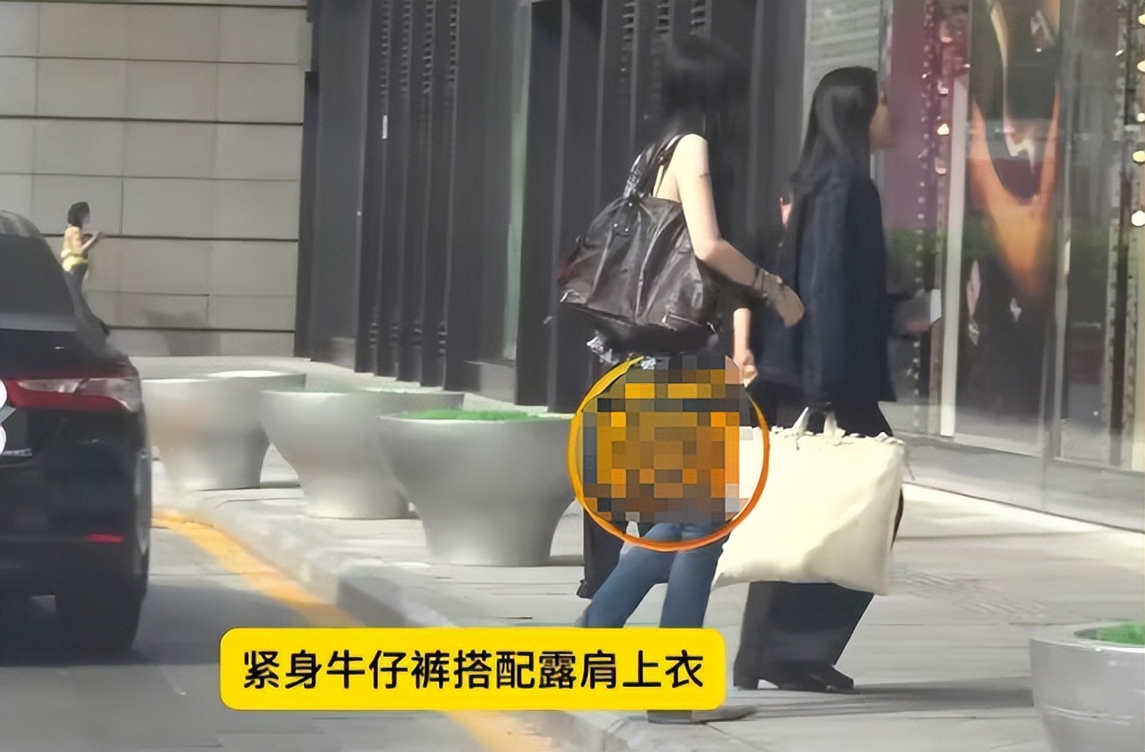 _王菲女儿坐网约车逛Skp，穿露肩装千金范十足，兔唇伤疤已不见_王菲女儿坐网约车逛Skp，穿露肩装千金范十足，兔唇伤疤已不见