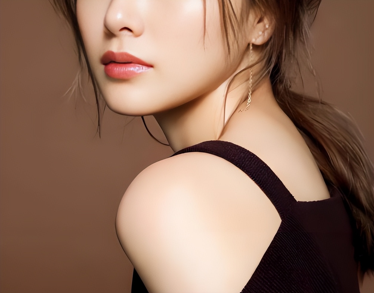 娱乐圈当红女明星的真实身高_曝当红小花献身富商_