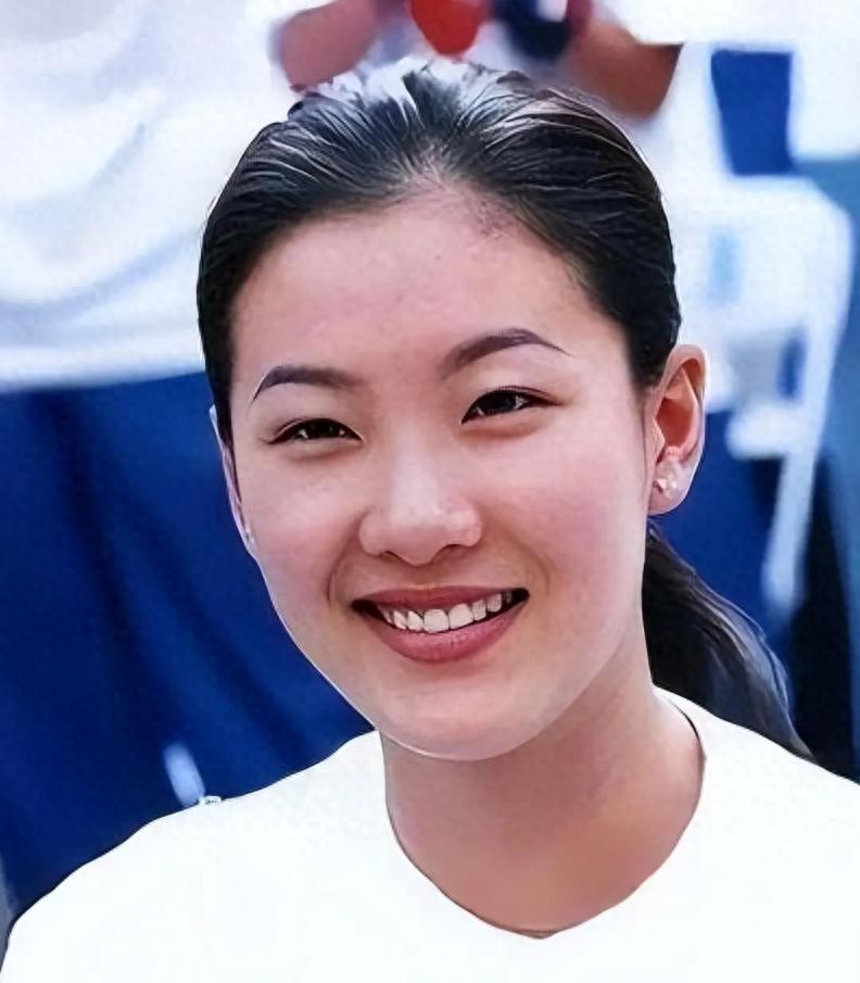 出轨、净身出户?这次,74岁的梁锦松,终究在伏明霞身上栽了跟头_出轨、净身出户?这次,74岁的梁锦松,终究在伏明霞身上栽了跟头_