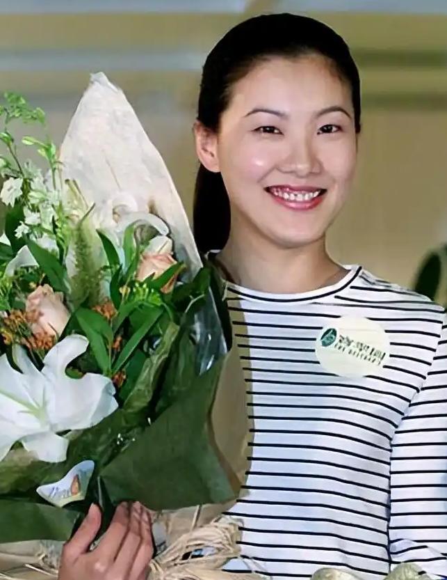 _出轨、净身出户?这次,74岁的梁锦松,终究在伏明霞身上栽了跟头_出轨、净身出户?这次,74岁的梁锦松,终究在伏明霞身上栽了跟头