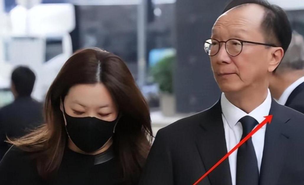 出轨、净身出户?这次,74岁的梁锦松,终究在伏明霞身上栽了跟头_出轨、净身出户?这次,74岁的梁锦松,终究在伏明霞身上栽了跟头_