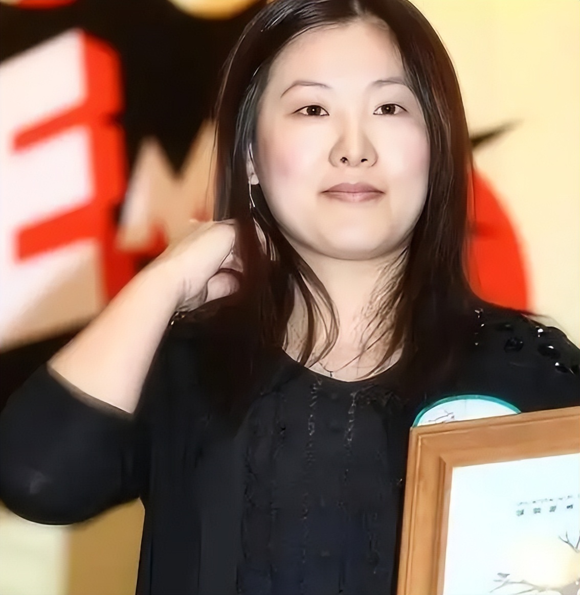 出轨、净身出户?这次,74岁的梁锦松,终究在伏明霞身上栽了跟头__出轨、净身出户?这次,74岁的梁锦松,终究在伏明霞身上栽了跟头