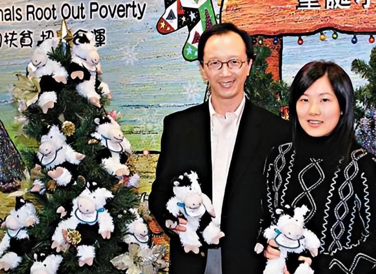 _出轨、净身出户?这次,74岁的梁锦松,终究在伏明霞身上栽了跟头_出轨、净身出户?这次,74岁的梁锦松,终究在伏明霞身上栽了跟头