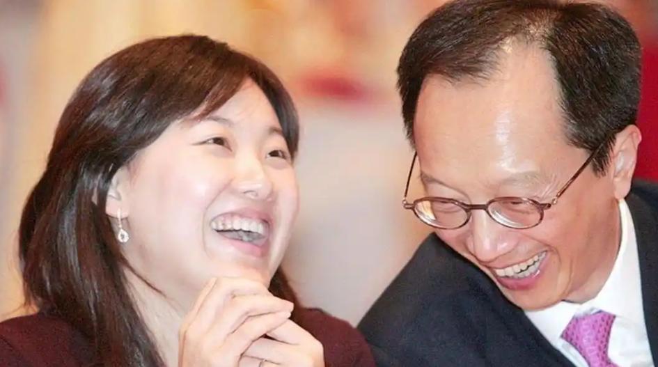 出轨、净身出户?这次,74岁的梁锦松,终究在伏明霞身上栽了跟头_出轨、净身出户?这次,74岁的梁锦松,终究在伏明霞身上栽了跟头_