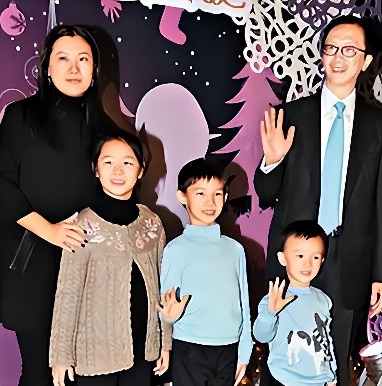 出轨、净身出户?这次,74岁的梁锦松,终究在伏明霞身上栽了跟头_出轨、净身出户?这次,74岁的梁锦松,终究在伏明霞身上栽了跟头_