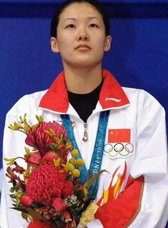 _出轨、净身出户?这次,74岁的梁锦松,终究在伏明霞身上栽了跟头_出轨、净身出户?这次,74岁的梁锦松,终究在伏明霞身上栽了跟头