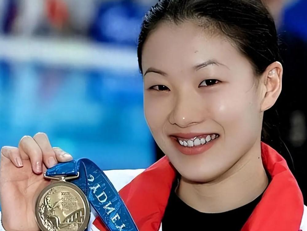 出轨、净身出户?这次,74岁的梁锦松,终究在伏明霞身上栽了跟头_出轨、净身出户?这次,74岁的梁锦松,终究在伏明霞身上栽了跟头_