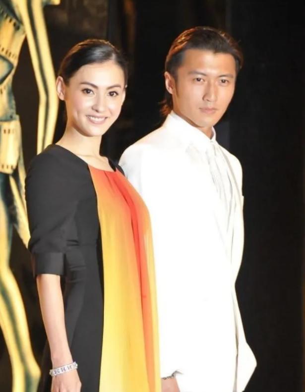 谢霆锋原谅张柏芝采访_谢霆锋怼记者张柏芝_