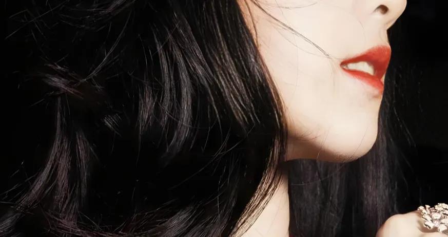 讲一个当红女星被渣男骗色骗财，最终上位逆袭的故事__讲一个当红女星被渣男骗色骗财，最终上位逆袭的故事